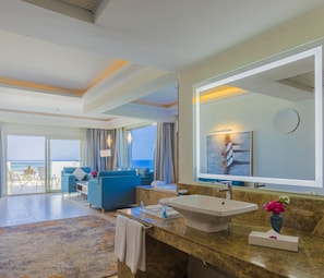 Panoramic Suite | Minibar, in-room safe, desk, blackout drapes - Fantazia Resort Marsa Alam (Marsa Alam)