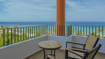 Standard double room (sea view) | 1 bedroom, minibar, in-room safe, desk