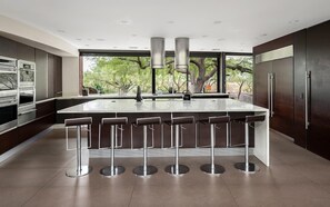 Fridge, microwave, oven, stovetop - Magnificent Mountainside Estate with Ultimate Privacy (Scottsdale)