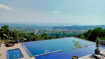 Outdoor pool, sun loungers