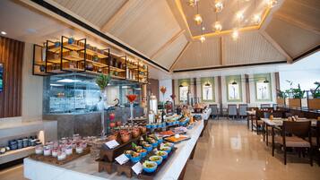 Daily buffet breakfast (INR 1460 per person)