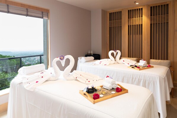 A spa room with two beds, each adorned with swan-shaped towels and a tray of amenities. - Radisson Blu Resort Dharamshala (Dharamshala)