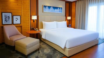 Standard Room | Minibar, in-room safe, individually decorated, individually furnished
