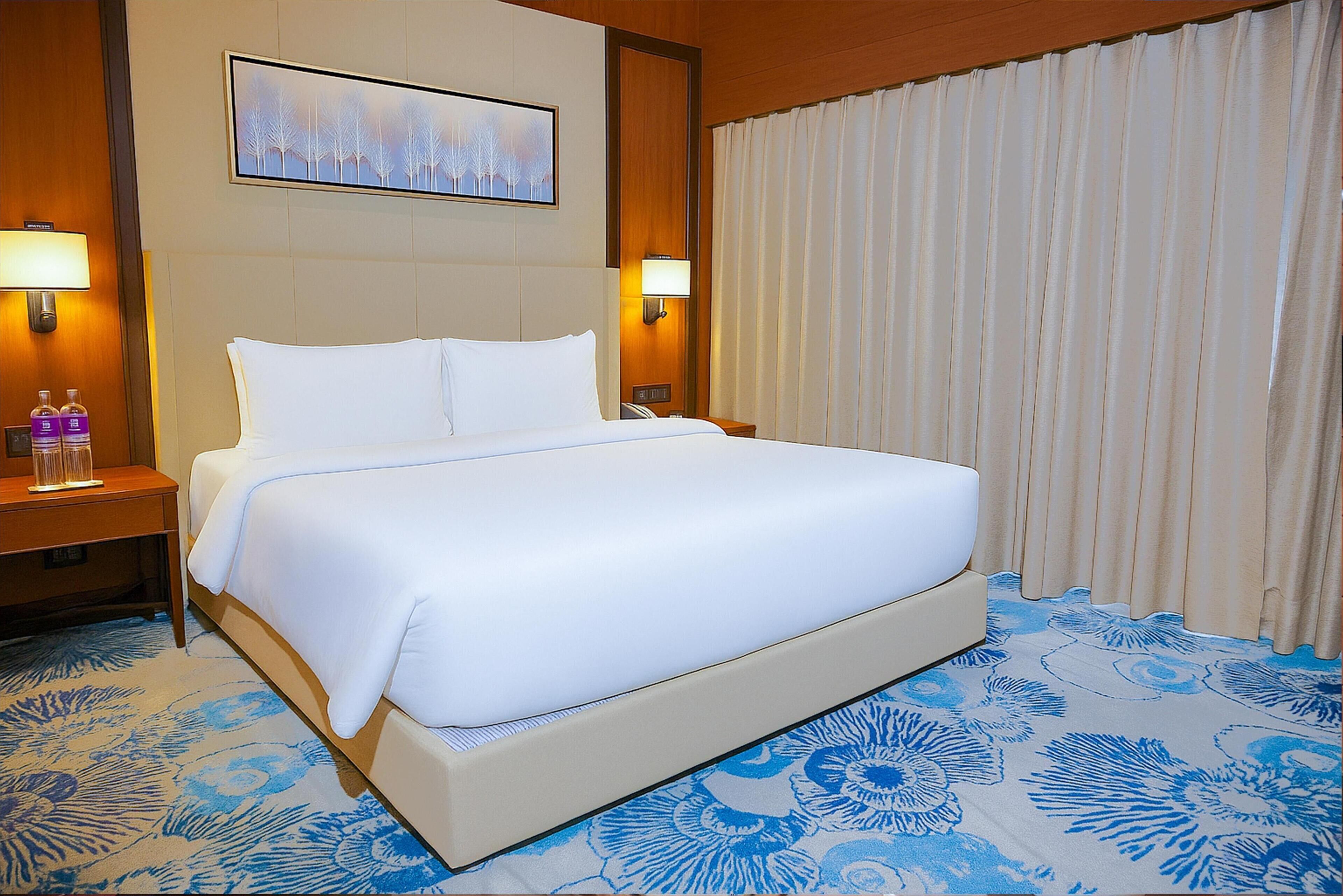 Een minibar, een kluis op de kamer, individueel gedecoreerd