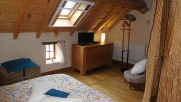 1 quarto, Wi-Fi de cortesia, roupa de cama