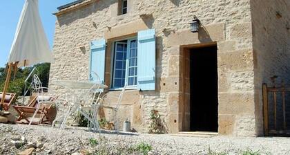 Gßte de charme rénové avec terrasse et four à pain, proche de Langres et de la nature