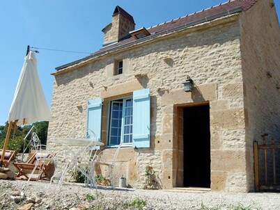 Renovated Independent Cottage with Forest Walks and Valley Views