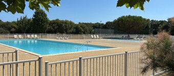 Charming House in Holiday Village with Shared Heated Pool, Near Beaches and Attractions