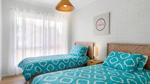 2 Schlafzimmer, Bügeleisen/Bügelbrett, Bettwäsche