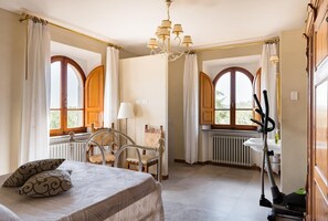 5 Schlafzimmer, Bügeleisen/Bügelbrett, kostenloses Internet