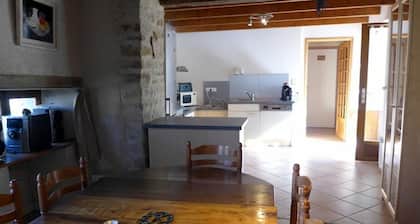 Casa rural ecológica con pista de ping-pong en un entorno tranquilo