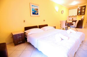 1 quarto, acesso à internet, roupa de cama