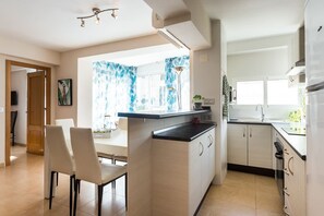 Mikrowelle, Ofen, Herdplatte, Geschirrspüler