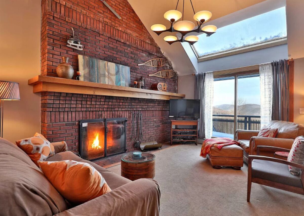 Smart TV, chimenea y reproductor de DVD 