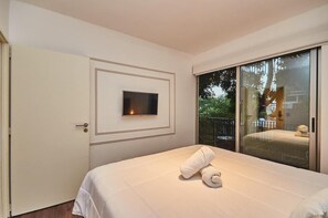 1 habitación, tabla de planchar con plancha, wifi gratis y ropa de cama
