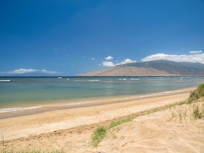 På stranden