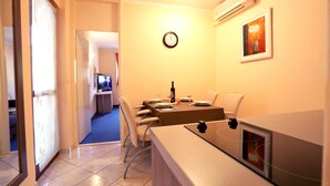 Dining - Apartments Ivica, (16508), Podstrana, hr (Podstrana)