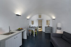Deluxe Apartment | Living area - The Luna Cavern 1 Sky Blue (Santorini)