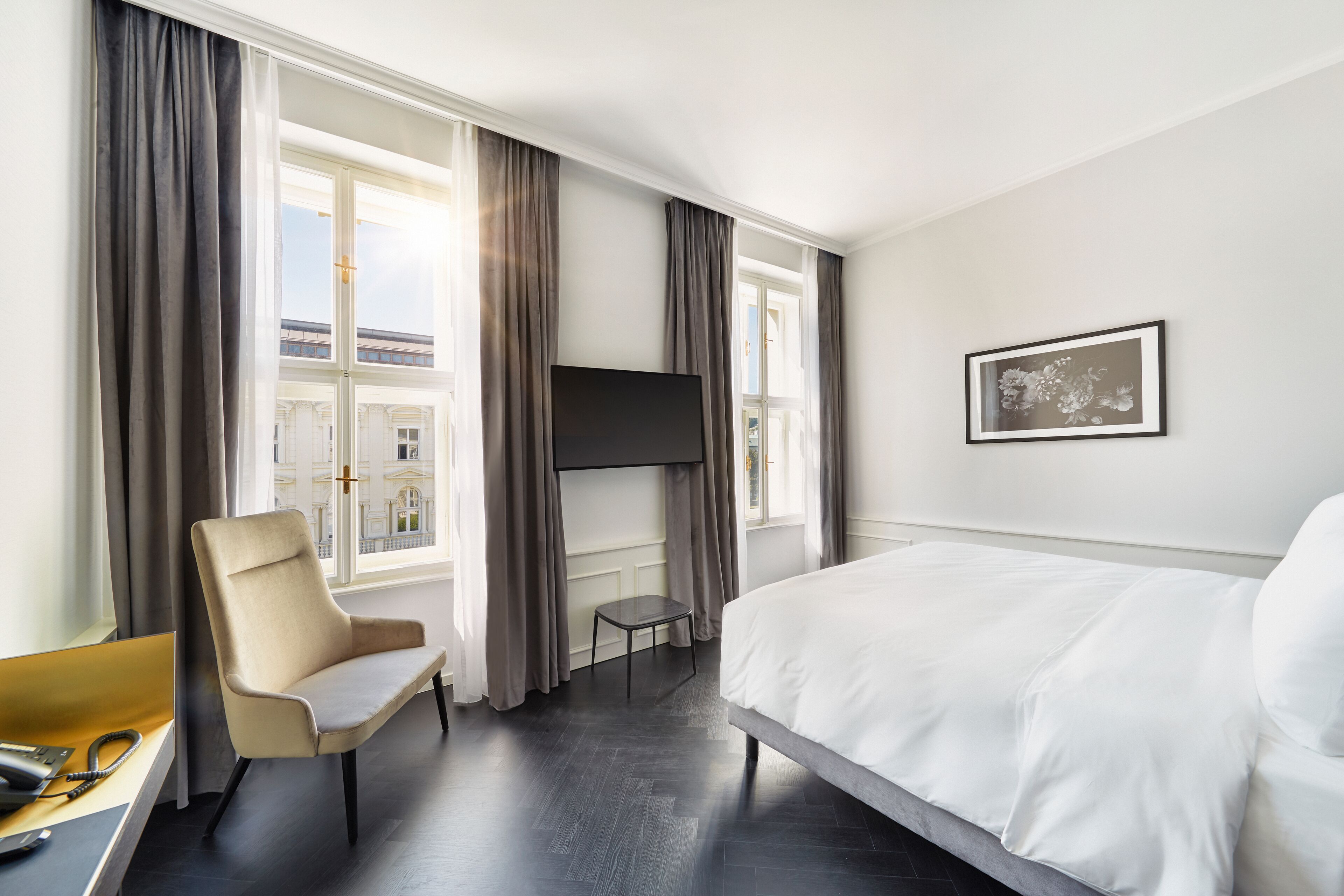 deluxe double room | 1 bedroom, hypo-allergenic bedding, free minibar, in-room safe