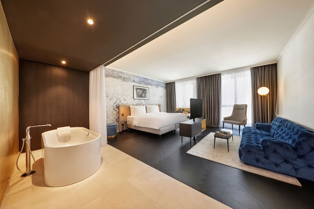 suite | 1 bedroom, hypo-allergenic bedding, free minibar, in-room safe