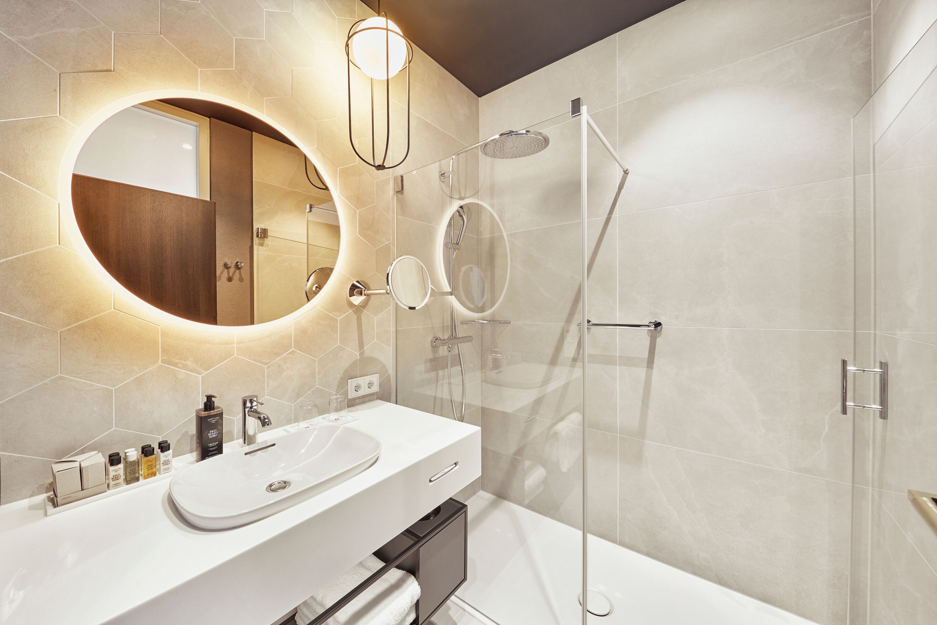 junior suite | bathroom | free toiletries, hair dryer, bathrobes, slippers