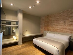 Double Room (Pau Claris) | Desk, free WiFi