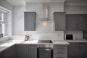 House, 3 Bedrooms | Private kitchen | Fridge, oven, stovetop - No.1 Dilston Terrace (Morpeth)