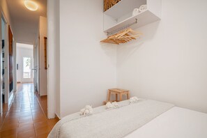 3 室のベッドルーム、アイロン / アイロン台、WiFi、ベッドシーツ