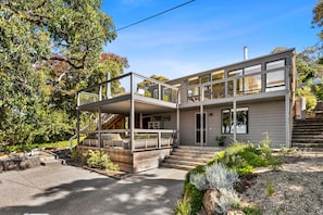 A modern two-story house with a balcony, a staircase, and a garden. - Retro Beach Vibes (Lorne)