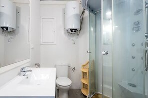 Shower, hair dryer, towels, soap - VIEWS OF THE BAY (l'Alfàs del Pi)