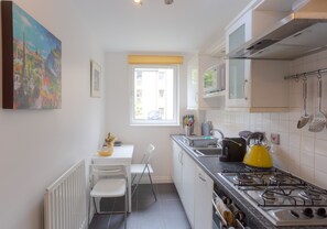 Apartment, 1 Double Bed with Sofa bed, Garden View, Ground Floor | Private kitchen