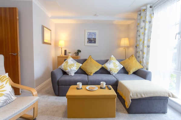 Apartment, 1 Double Bed with Sofa bed, Garden View, Ground Floor | Living room