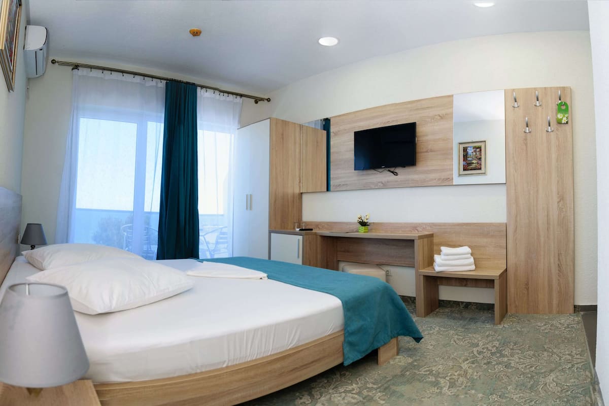Panoramic Double Room | 1 bedroom, minibar, desk, laptop workspace