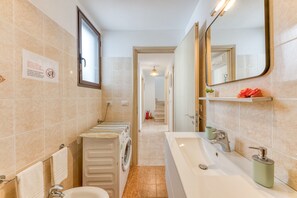 Shower, bidet - House on the sandy beach of the "Salento Maldives" (Salve)