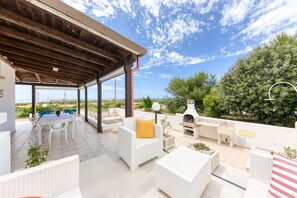 Outdoor dining - House on the sandy beach of the "Salento Maldives" (Salve)