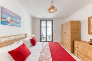 3 bedrooms, free WiFi - House on the sandy beach of the "Salento Maldives" (Salve)