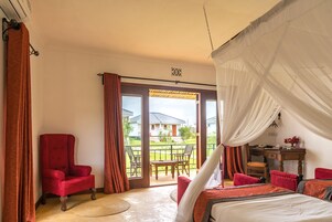 客房内保险箱、床单、轮椅无障碍