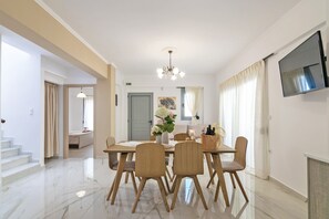 Dining - Bessie's dream villa,private pool,near amenities (Adele)