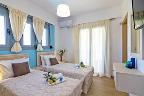 3 chambres, coffres-forts dans les chambres, fer et planche Ă repasser