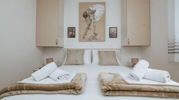 Apartment | 1 bedroom, in-room safe, desk, blackout curtains