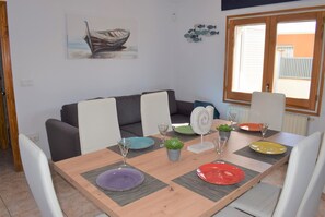 Dining - 386-Beautiful house with pool (Empuriabrava)