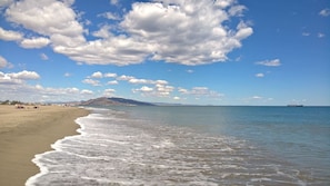 Plage, chaises longues