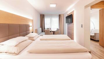Hypo-allergenic bedding, in-room safe, soundproofing, free WiFi