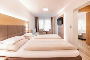 Hypo-allergenic bedding available, in-room safe, soundproofing