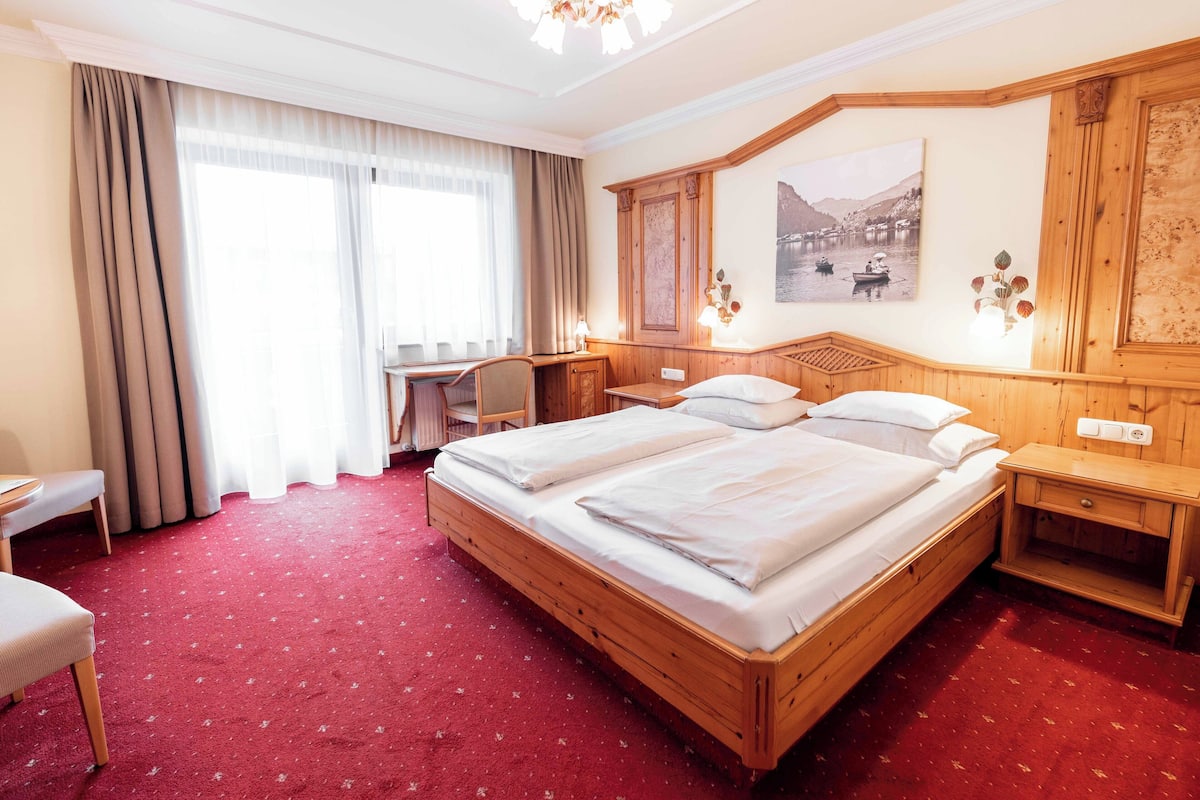 Superior kamer (Wandberg) | Hypoallergeen beddengoed, een kluis op de kamer, geluiddichte muren