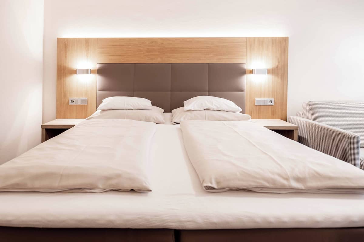 Hypoallergeen beddengoed, een kluis op de kamer, geluiddichte muren