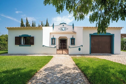 Villa Alegria mit privatem Garten und Pool