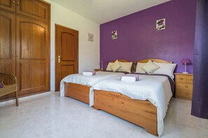 3 chambres, fer et planche à repasser, Wi-Fi, draps fournis