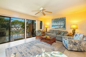 Flachbildfernseher, DVD-Player, Bücher