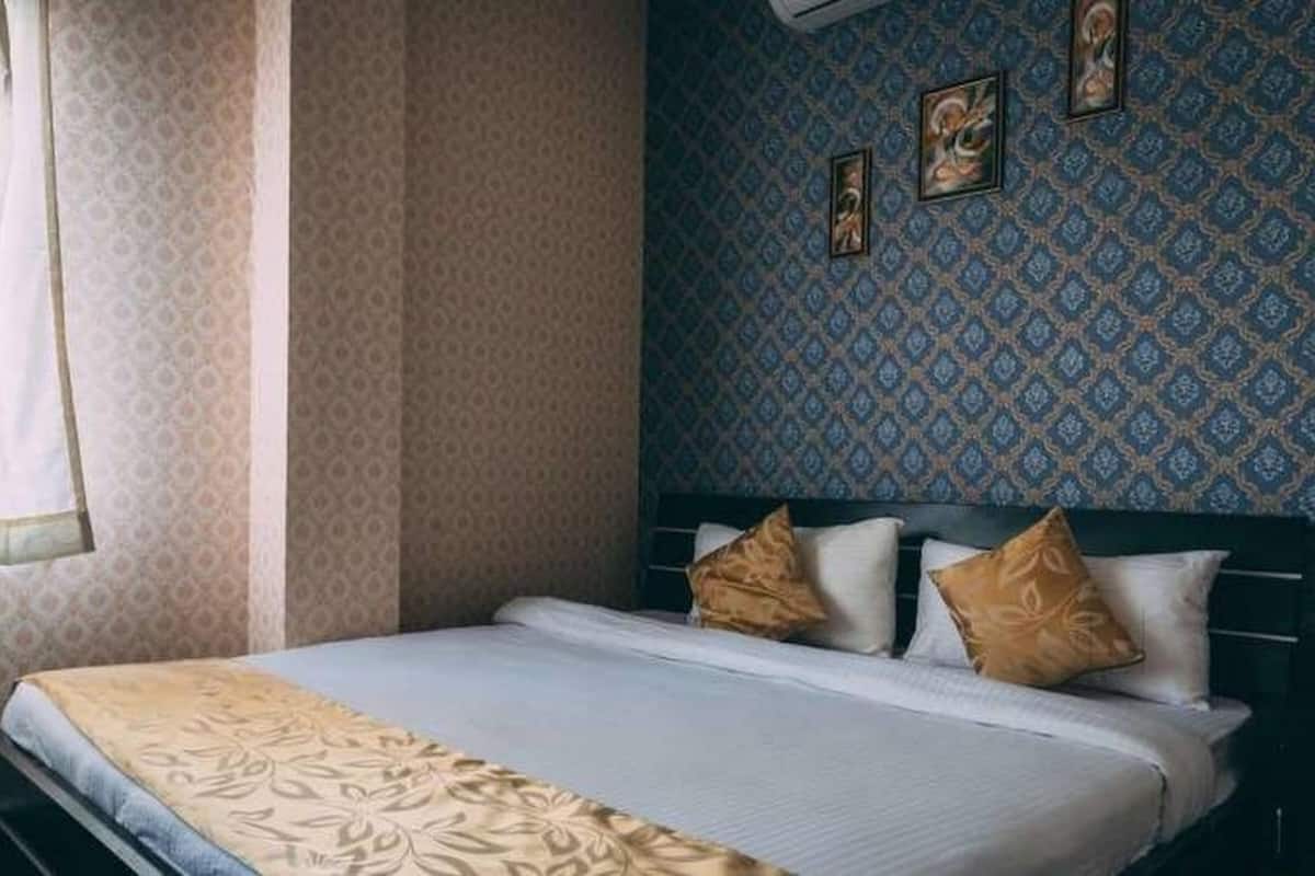 Escritorio, cortinas blackout, sistema de insonorización y wifi gratis